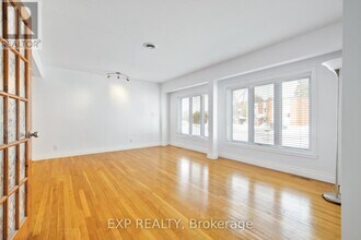 888 Charleswood Ave in Ottawa, ON - Building Photo - Building Photo