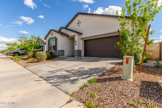 4437 W Magdalena Ln in Phoenix, AZ - Building Photo - Building Photo