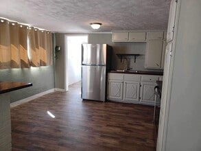 304 Plum St, Unit C in Florence, AL - Building Photo - Building Photo