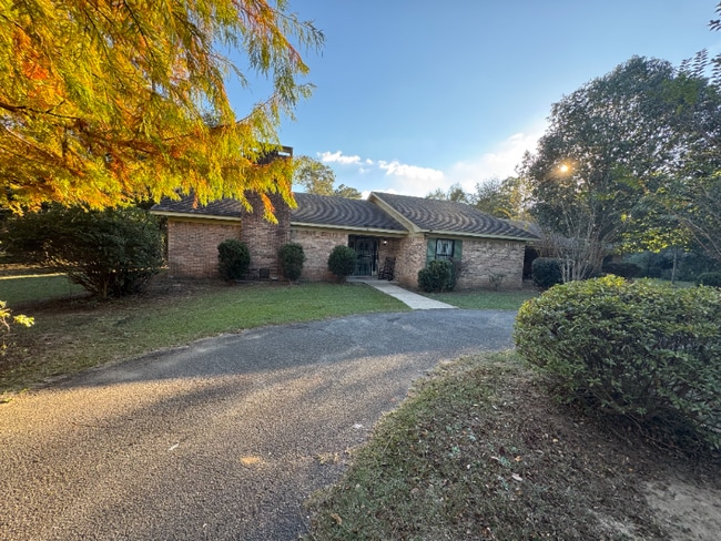 property at 10401 Northhill Ct