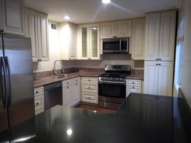 7785 Via Cassano in Burbank, CA - Building Photo