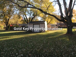 325 Teresa Ct in Alexandria, IN - Building Photo - Building Photo