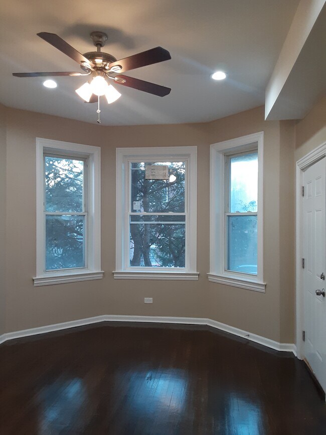2233 S Hamlin Ave, Unit 2