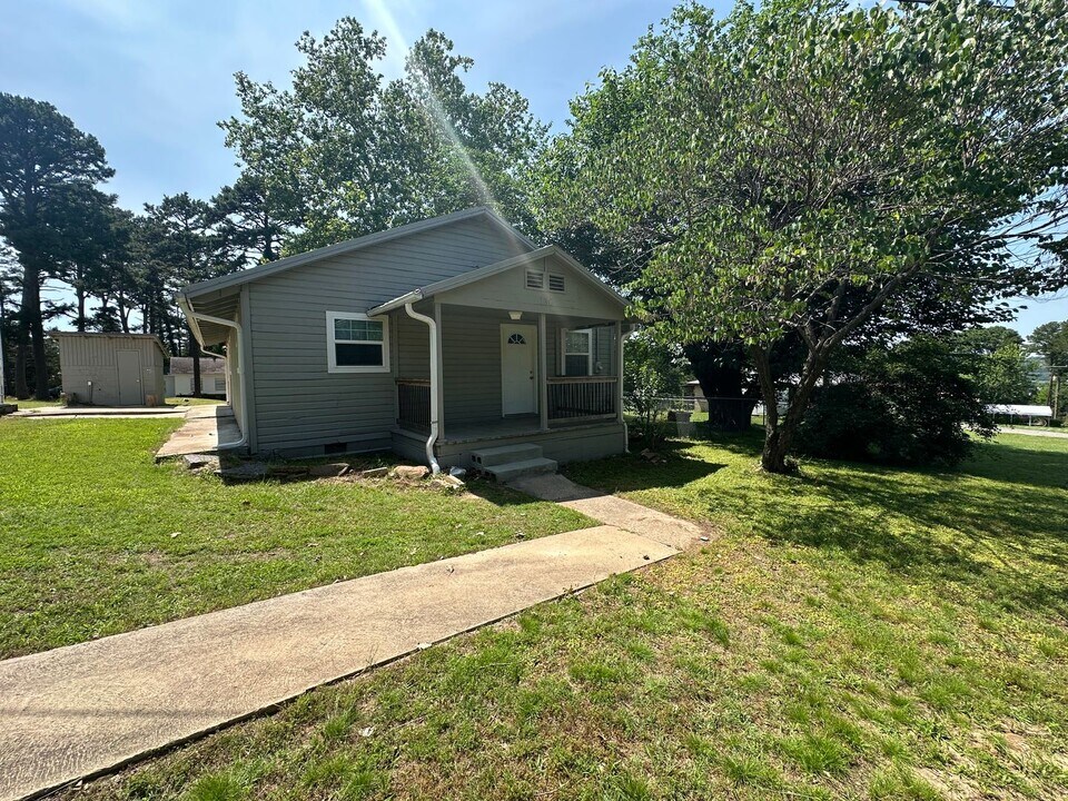 130 Damascus Rd in Russellville, AR - Building Photo