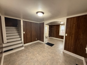 1324 Kenwood Ave in Beloit, WI - Foto de edificio - Building Photo