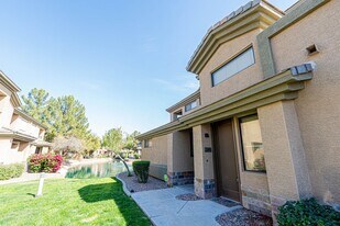 705 W Queen Creek Rd in Chandler, AZ - Building Photo