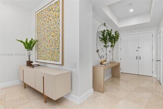 808 Brickell Key Blvd in Miami, FL - Building Photo - Building Photo