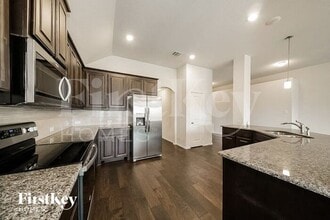 2552 Silver Fox Trl in Hudson Oaks, TX - Building Photo - Building Photo