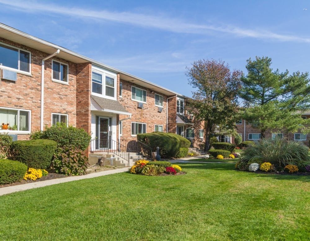 Brixton Lane Apartments Levittown, NY Apartments