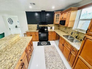 5537 SW 6th St in Margate, FL - Building Photo - Building Photo