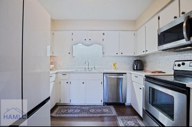 property at 615 Scott St