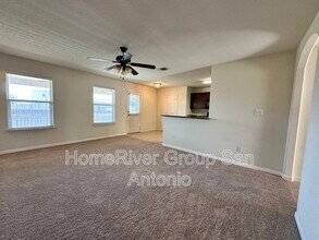 6634 Luckey Tree in San Antonio, TX - Building Photo - Building Photo