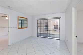 2600 Collins Ave in Miami Beach, FL - Building Photo - Building Photo