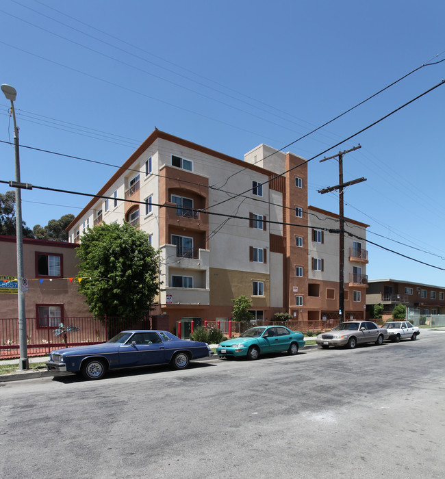 Valley View Apartments in North Hills, CA - Foto de edificio - Building Photo