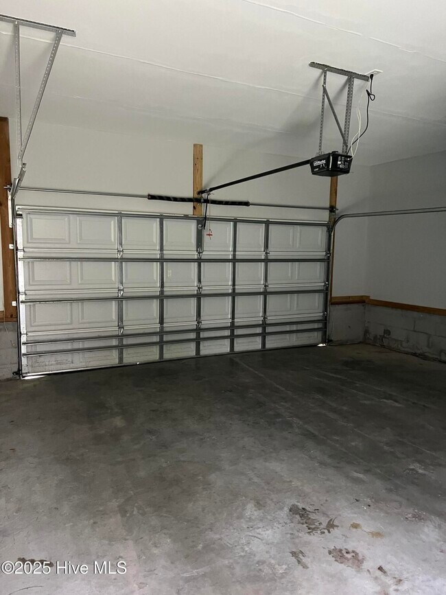 119 Sparkling Brook Way in Jacksonville, NC - Building Photo - Building Photo