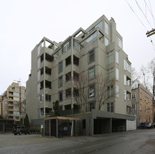 Kenwood Court in Vancouver, BC - Building Photo - Building Photo