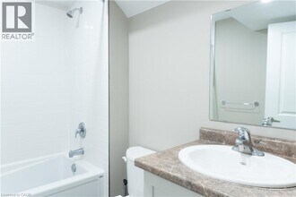 59 Pondcliffe Dr in Kitchener, ON - Building Photo - Building Photo