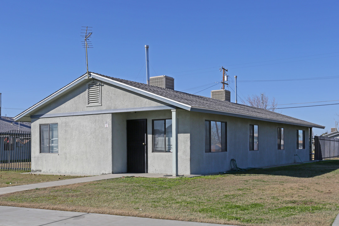 Taylor Terrace in San Joaquin, CA - Building Photo