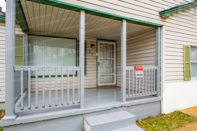 property at 2206 NW 19th St