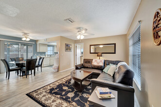 561 Cabana Rd in Venice, FL - Building Photo - Building Photo