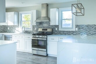 213 Summerhill Rd in Spotswood, NJ - Building Photo - Building Photo