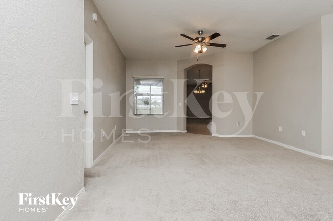 10611 Carloway Hills Dr in Wimauma, FL - Building Photo - Building Photo