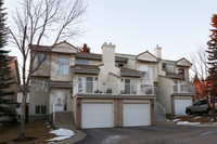 5790 PAtina Dr NW in Calgary, AB - Building Photo - Building Photo