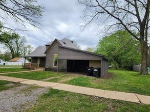 401 N Polk St in Tullahoma, TN - Building Photo - Building Photo
