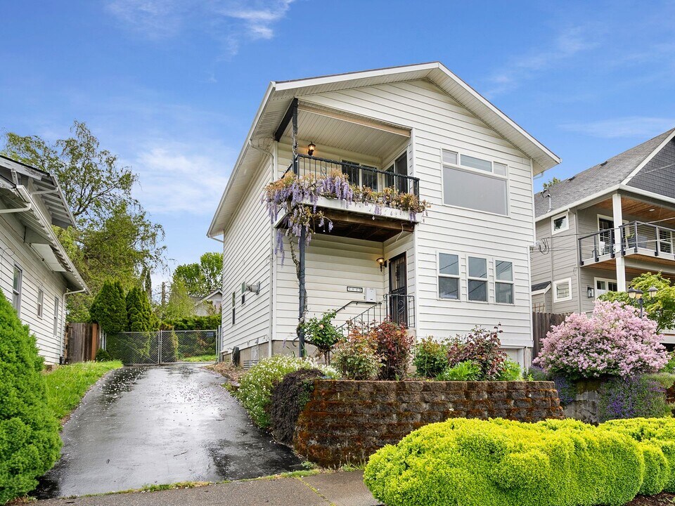 9831 N Edison St in Portland, OR - Building Photo