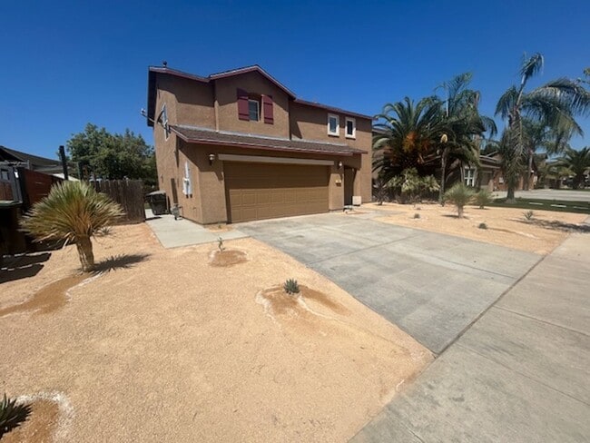 211 Sol Ct S in Visalia, CA - Building Photo - Building Photo