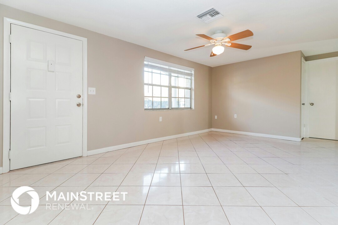 5822 Elena Dr in Holiday, FL - Building Photo