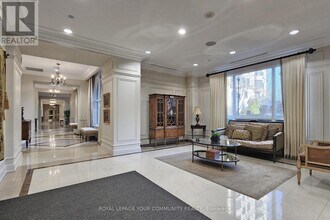 662-6662 Sheppard Ave E in Toronto, ON - Building Photo - Building Photo