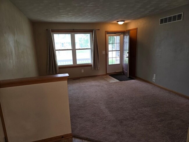 5563 Stockton Dr in Rockford, IL - Building Photo - Building Photo