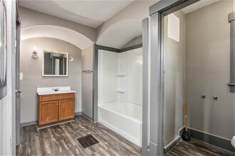 613 Ridge St, Unit Apt B in La Porte, IN - Building Photo - Building Photo