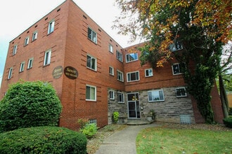 Savoy Apartments in Pittsburgh, PA - Foto de edificio - Building Photo