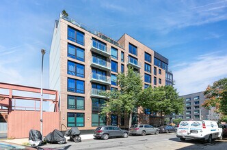 The Bond in Long Island City, NY - Building Photo - Building Photo