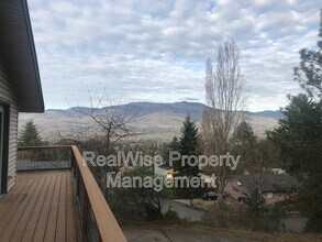 1780 Crestview Dr in Ashland, OR - Building Photo - Building Photo