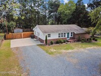 1708 N Poplar St in Aberdeen, NC - Foto de edificio - Building Photo