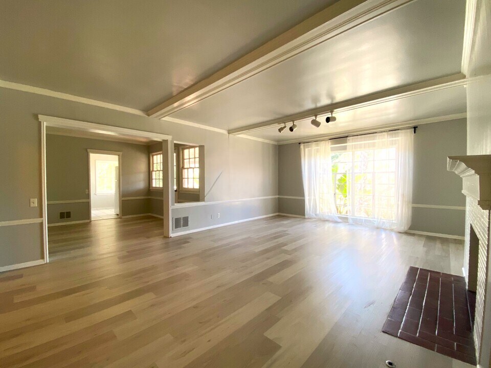 10682 Kinnard Ave, Unit 10682 in Los Angeles, CA - Building Photo
