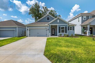 24608 NW 7th Ln in Newberry, FL - Building Photo