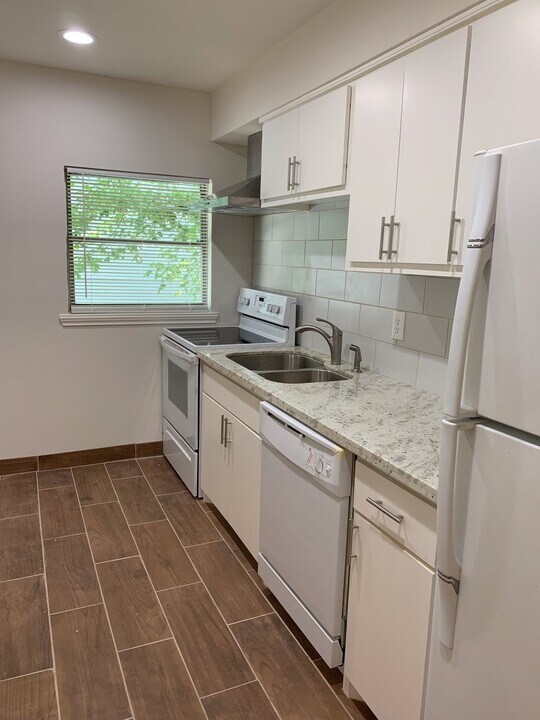 2001 Hazard St, Unit 4 in Houston, TX - Foto de edificio