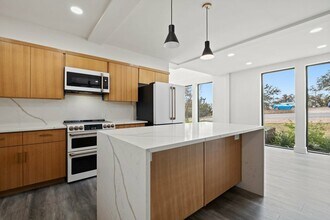 8610 Grandview Dr in Jonestown, TX - Building Photo - Building Photo