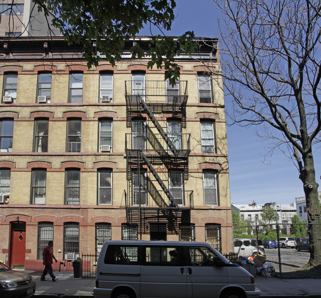 16 Tiffany Pl in Brooklyn, NY - Building Photo - Building Photo