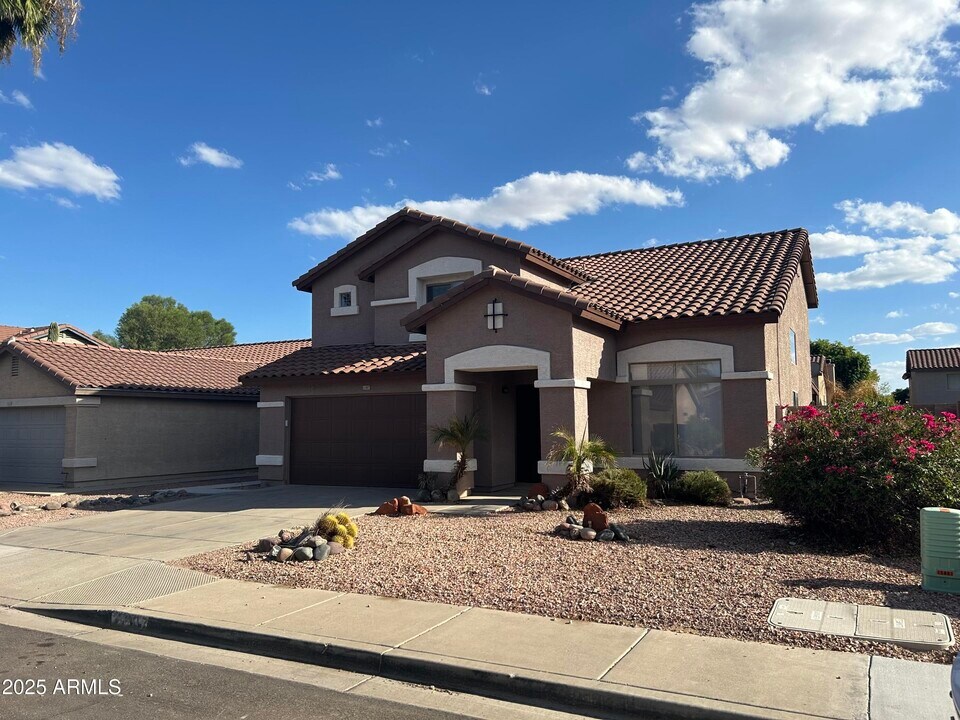 15887 W Tasha Dr in Surprise, AZ - Building Photo