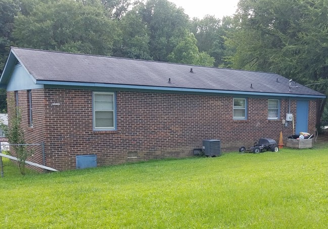 215 Ashcroft Dr in Greenwood, SC - Building Photo - Building Photo