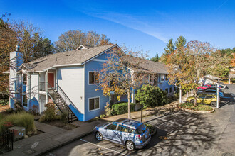 Oswego Ridge Mountain Park Condo in Lake Oswego, OR - Building Photo - Building Photo