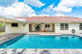 1352 Wyndcliff Dr in Wellington, FL - Foto de edificio - Building Photo