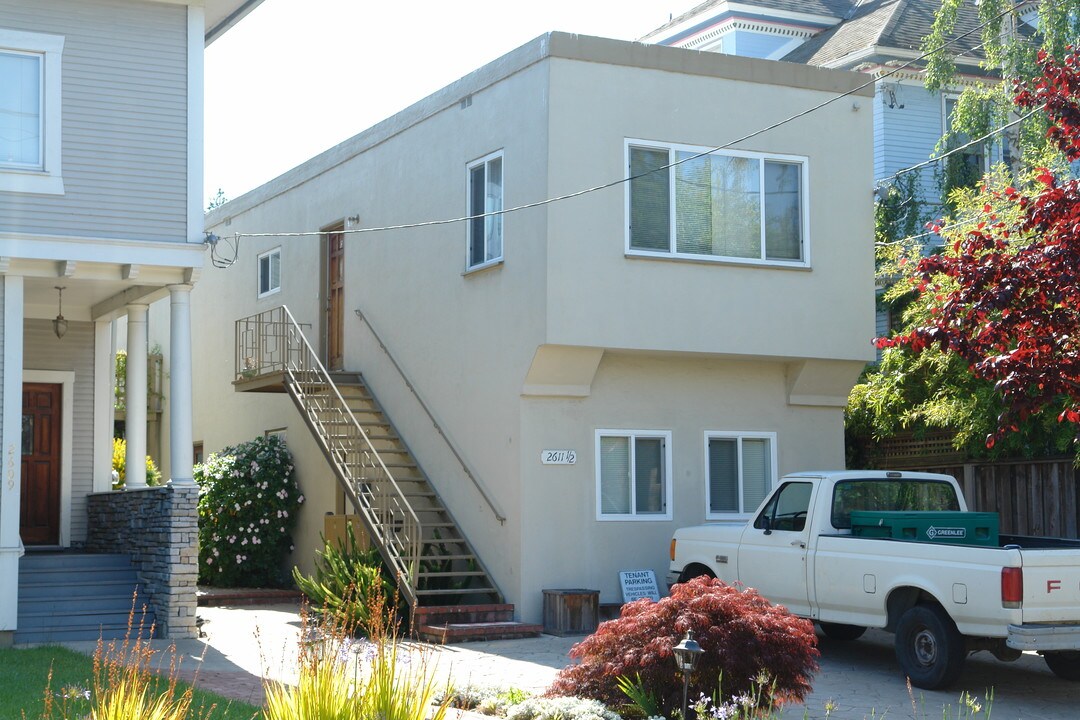 2611 Hillegass Ave in Berkeley, CA - Foto de edificio