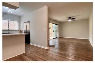 4803 Spring Lake Dr, Unit F in Charlotte, NC - Building Photo