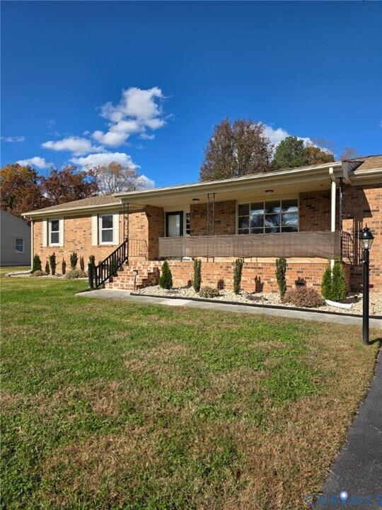 1557 Boisseau Dr in Prince George, VA - Building Photo